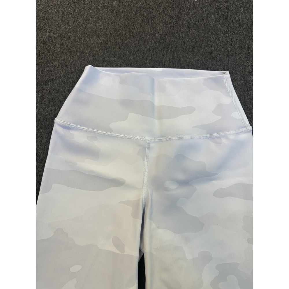 Alo Yoga High-Waist Vapor Biker Shorts White Gray Camo Print Medium Gym Athletic - Picture 3 of 15